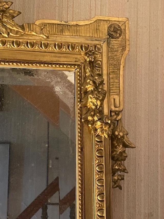 Miroir en bois et stuc doré de style Louis XVI-photo-1