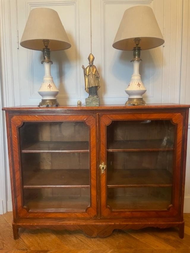 Vitrine , bibliothèque basse en marqueterie de style Louis XVI