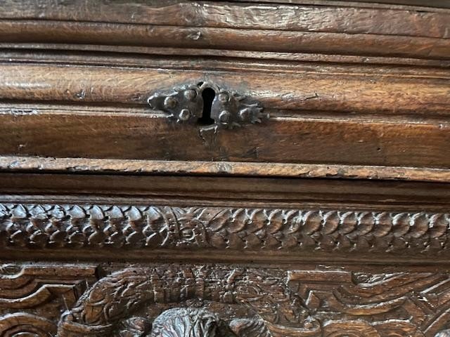 17th Century Carved And Molded Oak Chest-photo-1