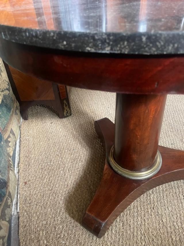 Empire Period Mahogany Pedestal Table With Central Shaft-photo-3