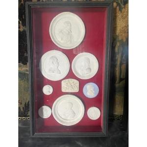 Pair Of Display Cases Containing Plaster And Biscuit Medallions From The 19th Century