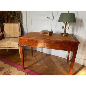 Charming Directoire Period Desk In Mahogany From The End Of The 18th Century.