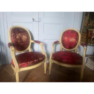 Paire de fauteuils médaillon d'époque Louis XVI