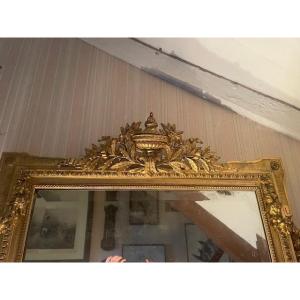 Miroir en bois et stuc doré de style Louis XVI