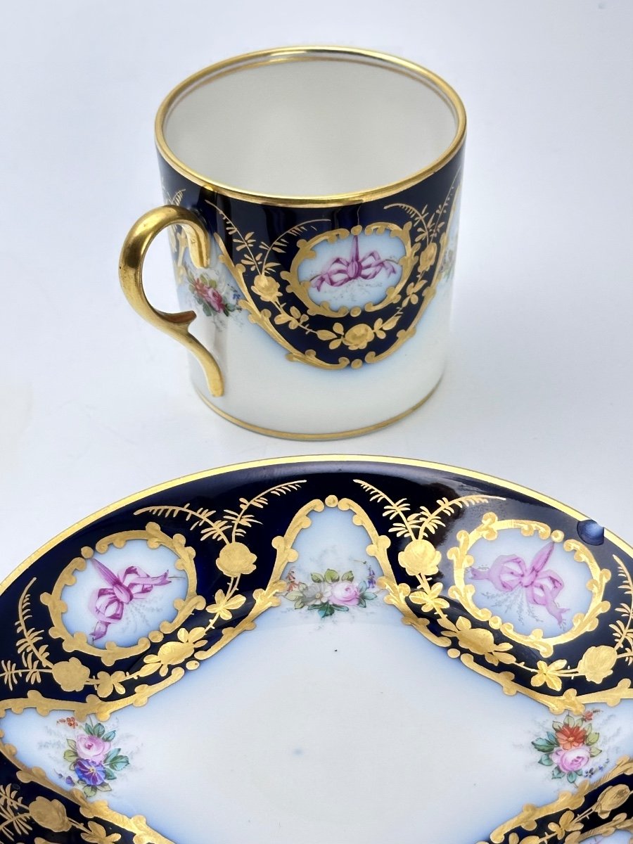 Tasse et sous Tasse en Porcelaine de Sèvres époque XIXe-photo-2