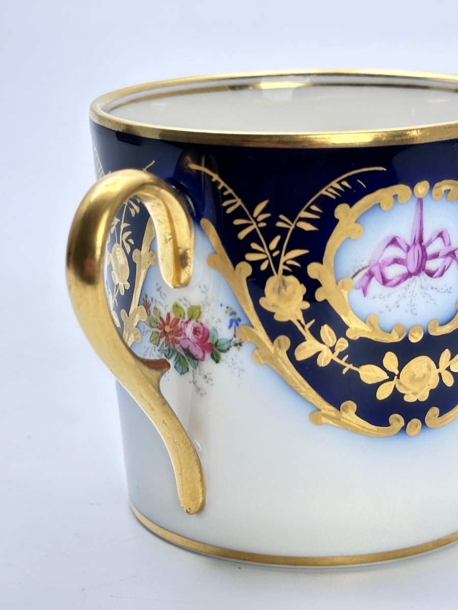 Tasse et sous Tasse en Porcelaine de Sèvres époque XIXe-photo-1