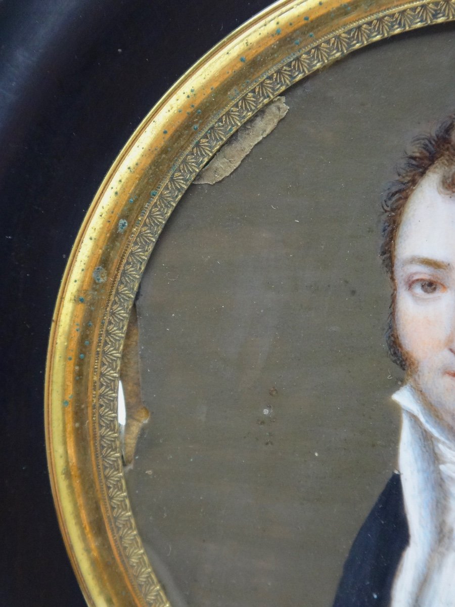 Miniature Portrait Of A Man From The 19th Century To Be Restored-photo-1