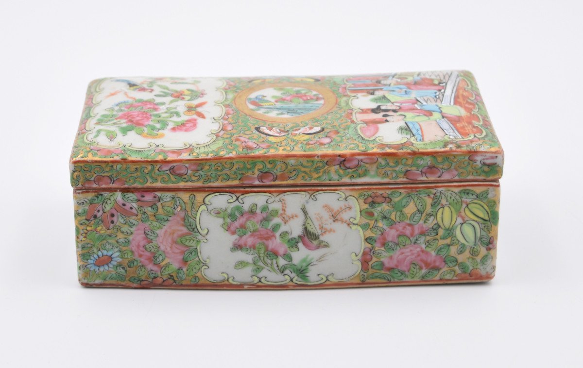 Canton China Porcelain Box, Circa 1850. Qing Dynasty 19th