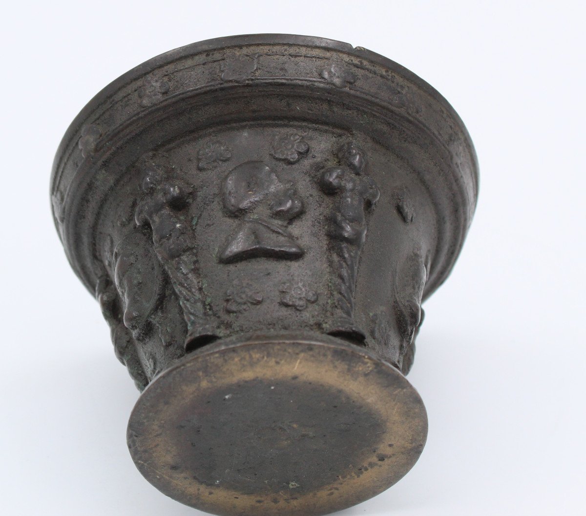 Bronze Mortar From Puy-en-velay, France, Early 17th Century, Decorated With Medallions-photo-2