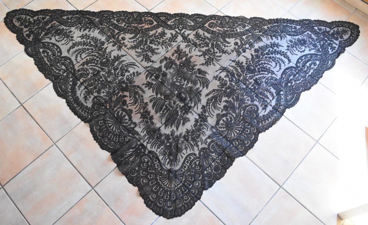 Large Black Pointed Shawl Chantilly Lace Napoleon III Second Empire-photo-2