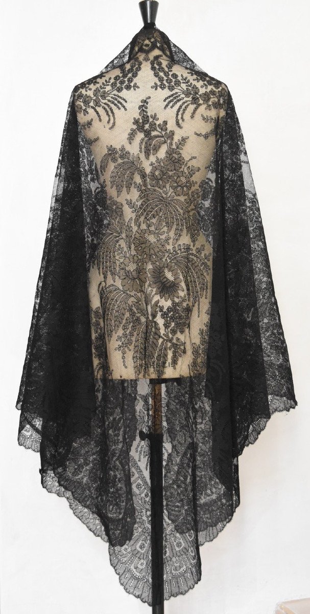 Large Black Pointed Shawl Chantilly Lace Napoleon III Second Empire