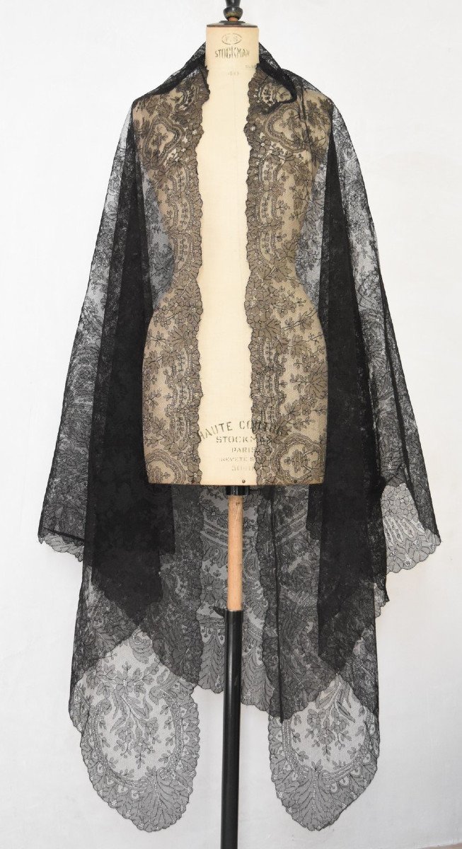 Large Black Pointed Shawl With Chantilly Lace Napoleon III-photo-4