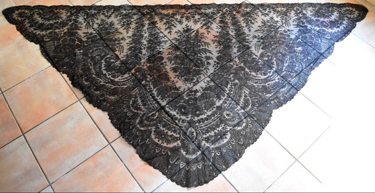 Large Black Pointed Shawl With Chantilly Lace Napoleon III-photo-7