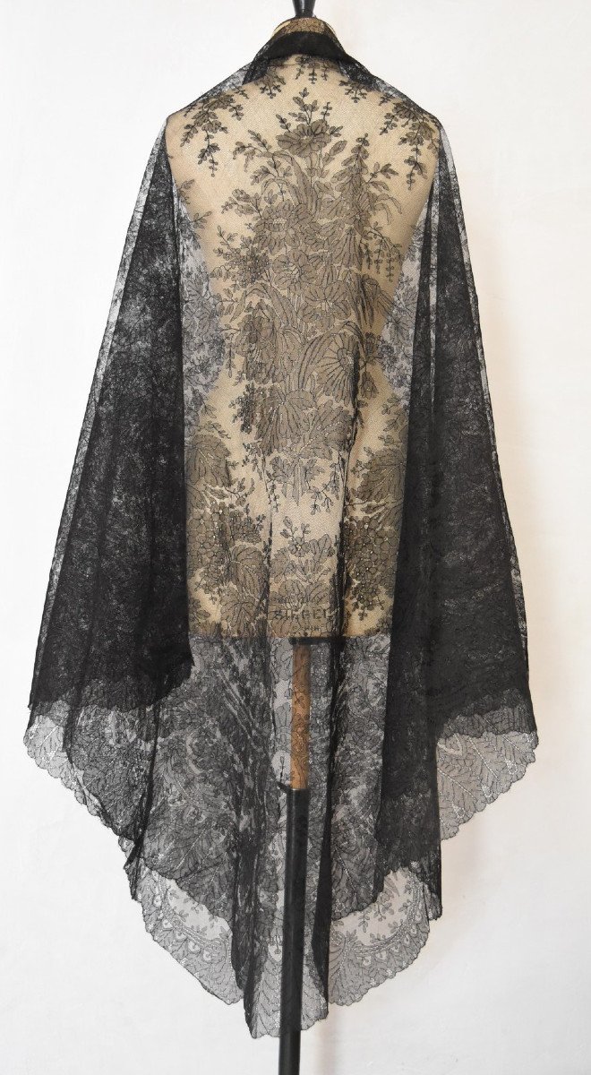 Large Black Pointed Shawl With Chantilly Lace Napoleon III