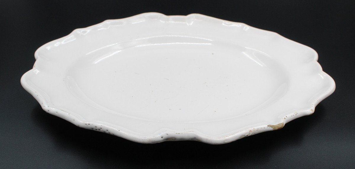 Large White Dish In Moustiers Earthenware, 18th Century, L= 37 Cm-photo-3