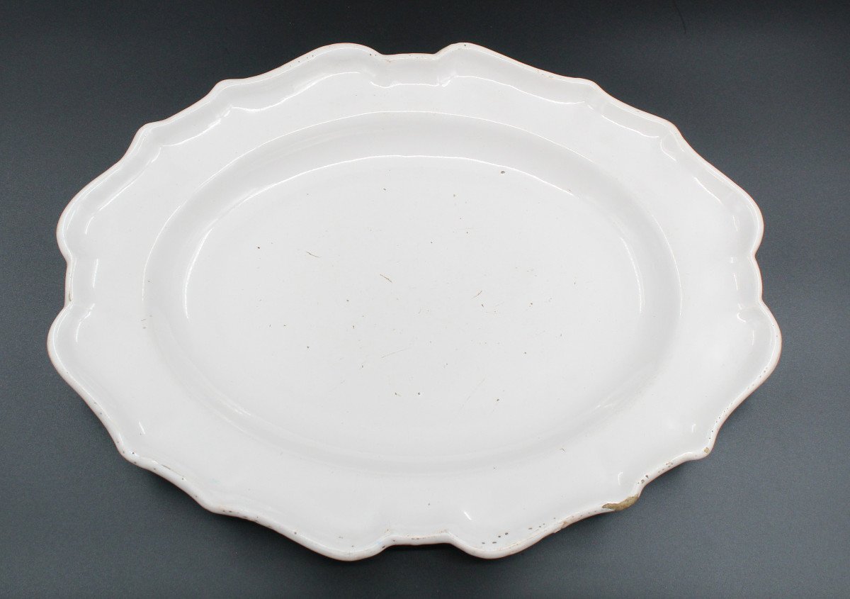 Large White Dish In Moustiers Earthenware, 18th Century, L= 37 Cm-photo-4