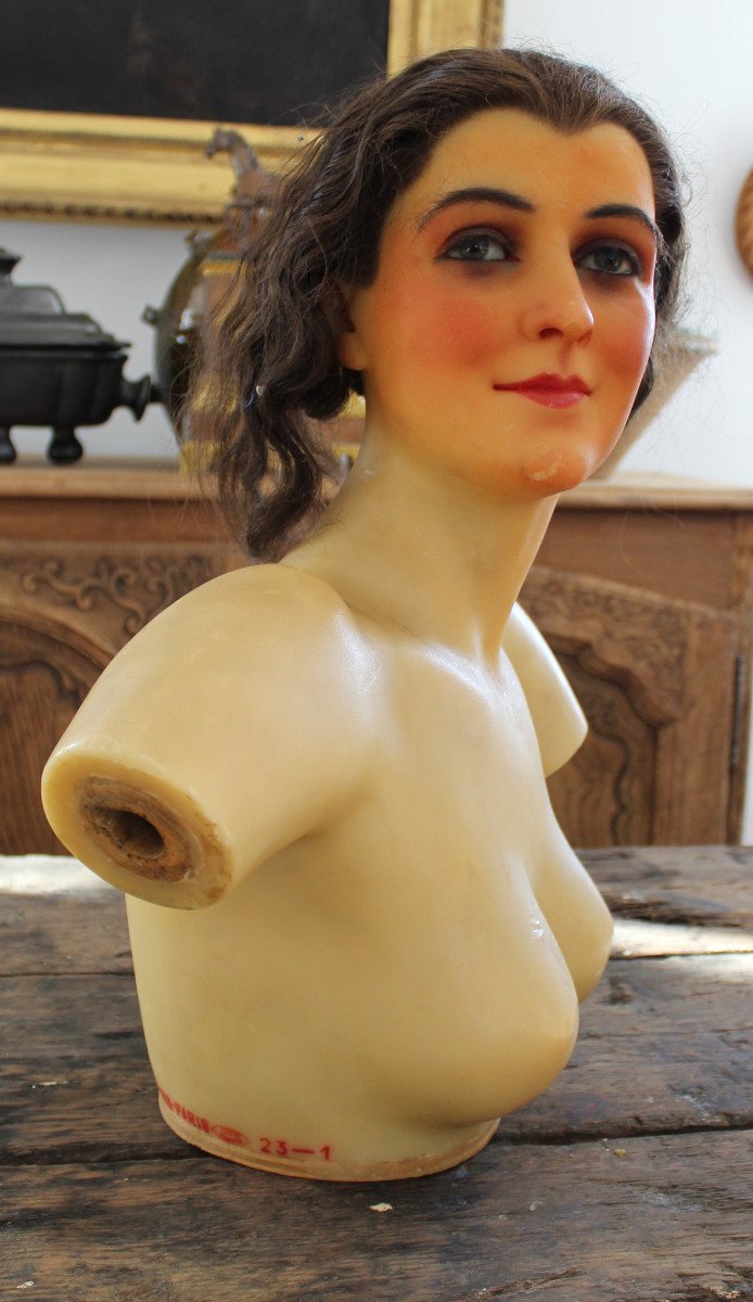 Grand Buste De Femme Brune En Cire à Patine Polychrome Par Pierre Imans Début XX ème-photo-1