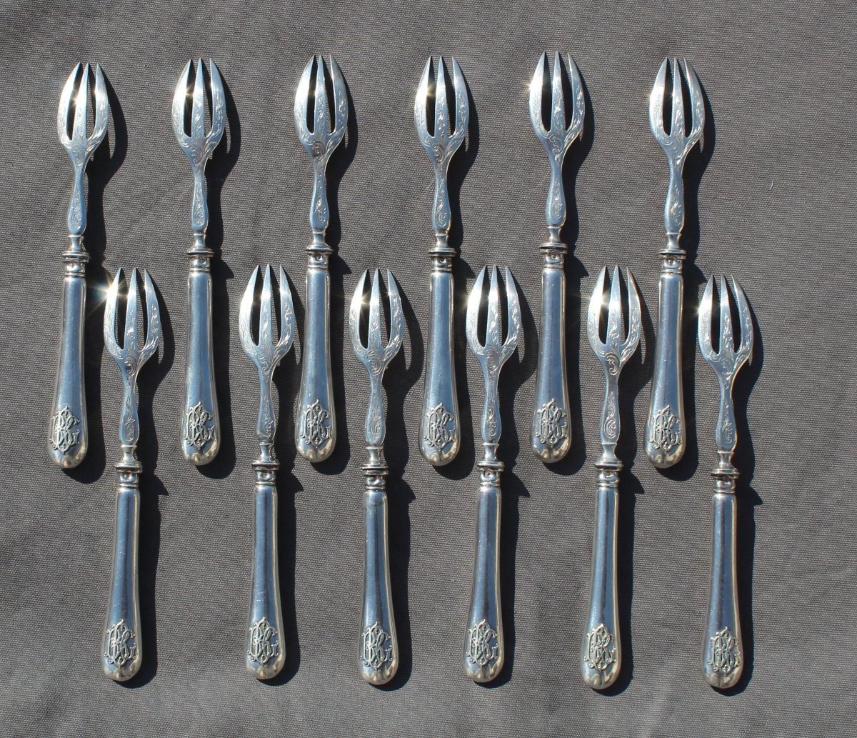 12 Silver Cake Spoons With Minerva Hallmark And Rocaille Decor-photo-4