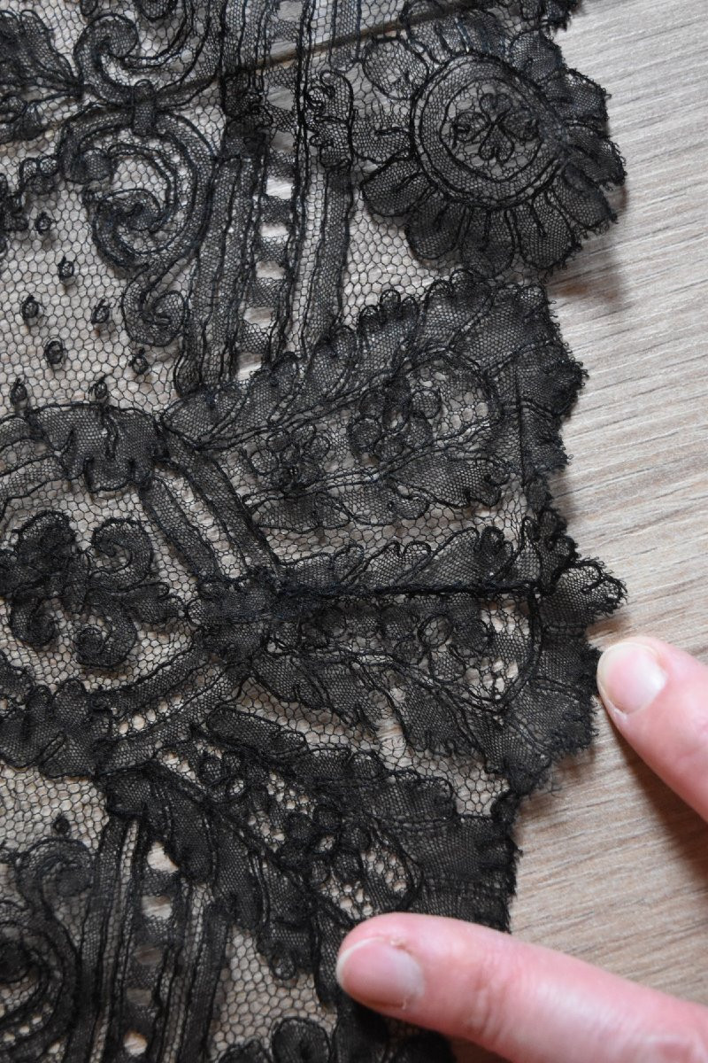 Large Shawl In Black Chantilly Lace Napoleon III 19th Century-photo-2