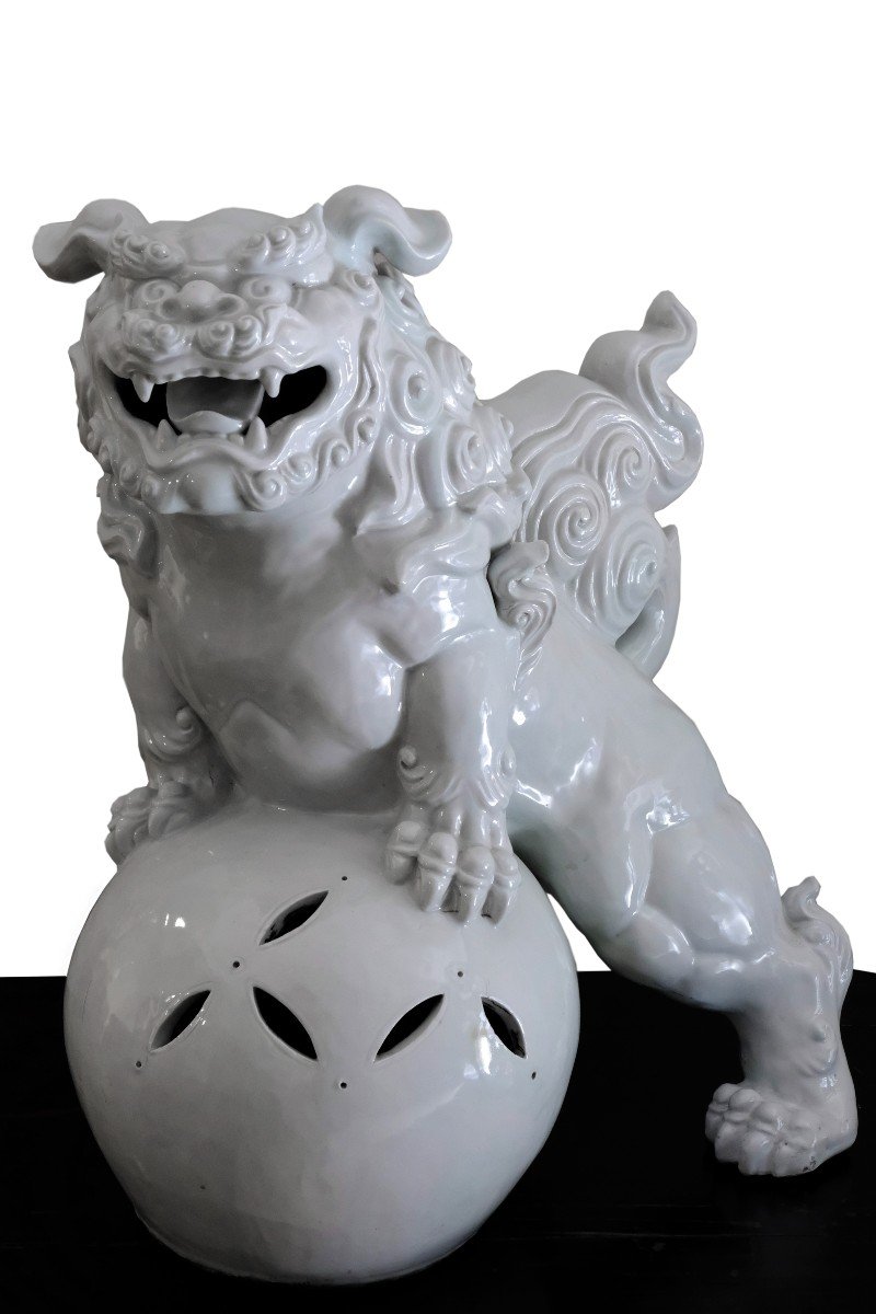 Large Porcelain Lion, Japan, Meiji