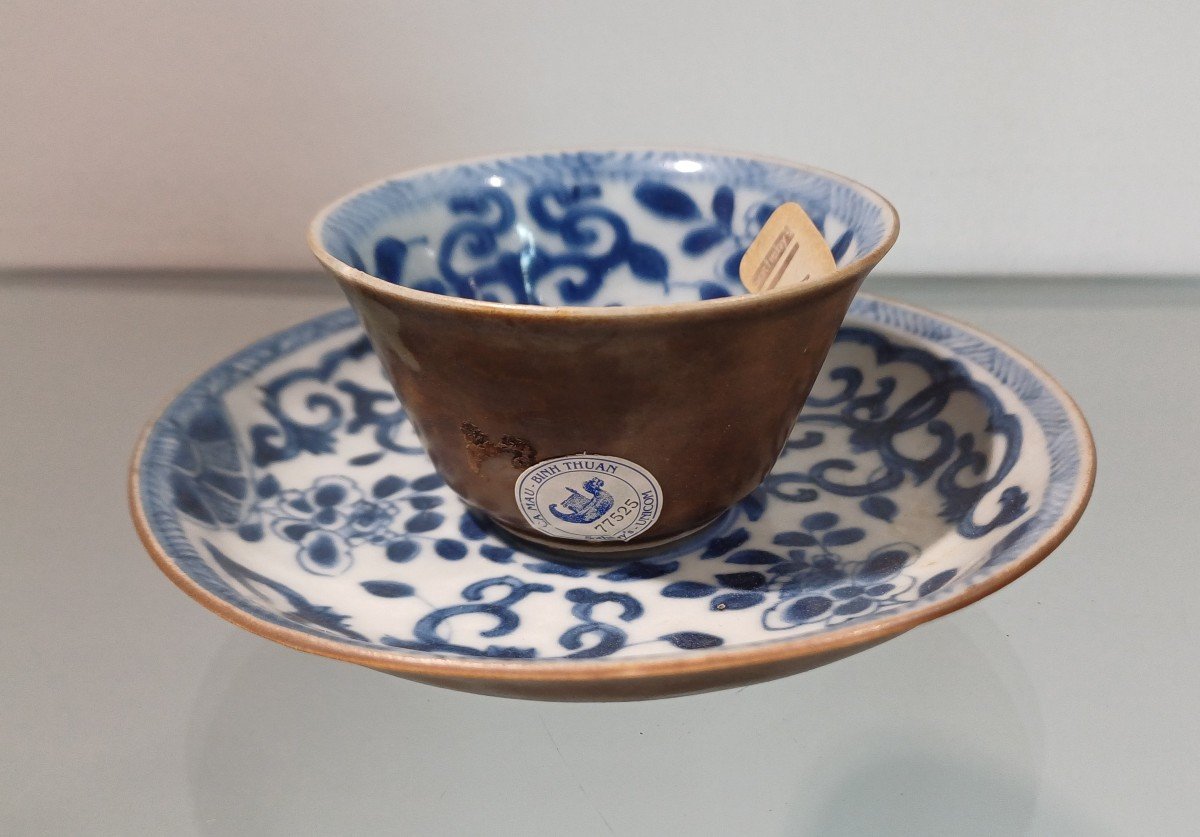 Porcelain Cup And Saucer From The Underwater Recovery Of The Wreck Of The 'ca Mau'. China, Qing