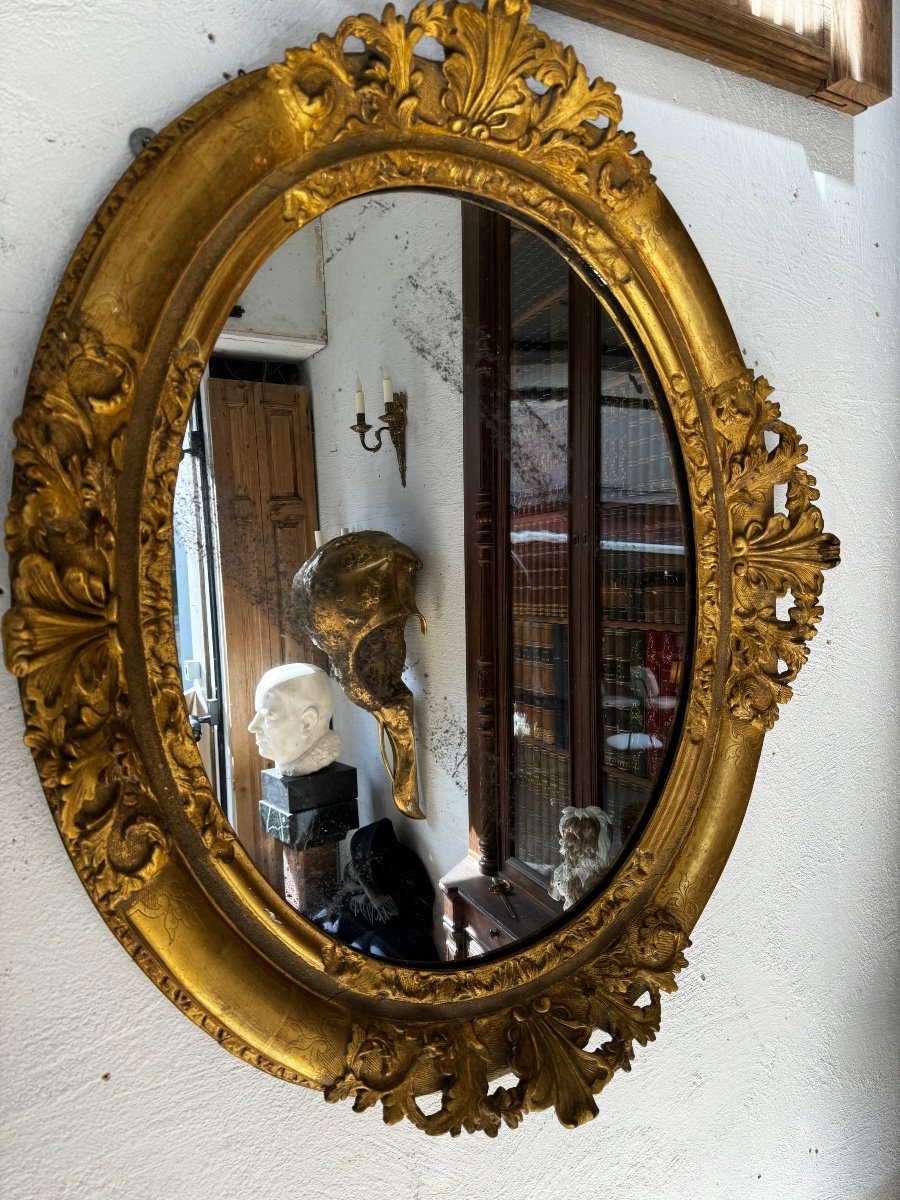 18th Century Oval Mirror In Golden Wood