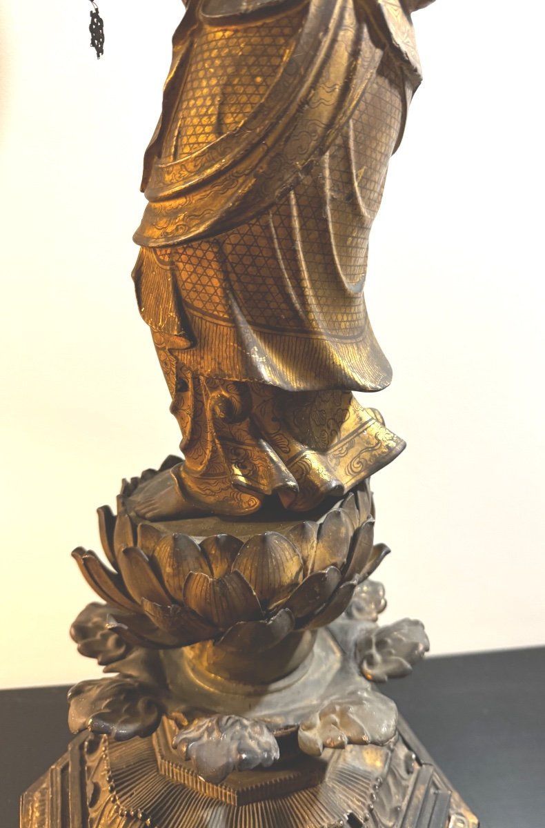 Golden Wooden Buddha Statue-photo-1