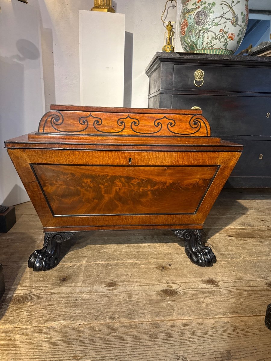 Mahogany Wood Chest, 19th Century