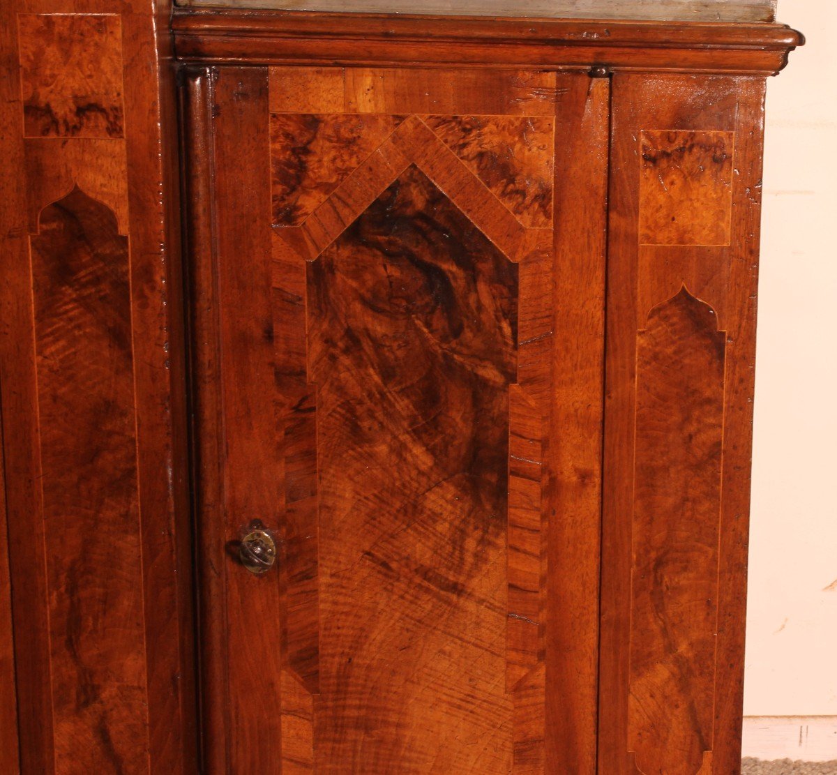  6 Doors Buffet In Walnut Louis XIV-17 ° Century With Fountain-photo-2