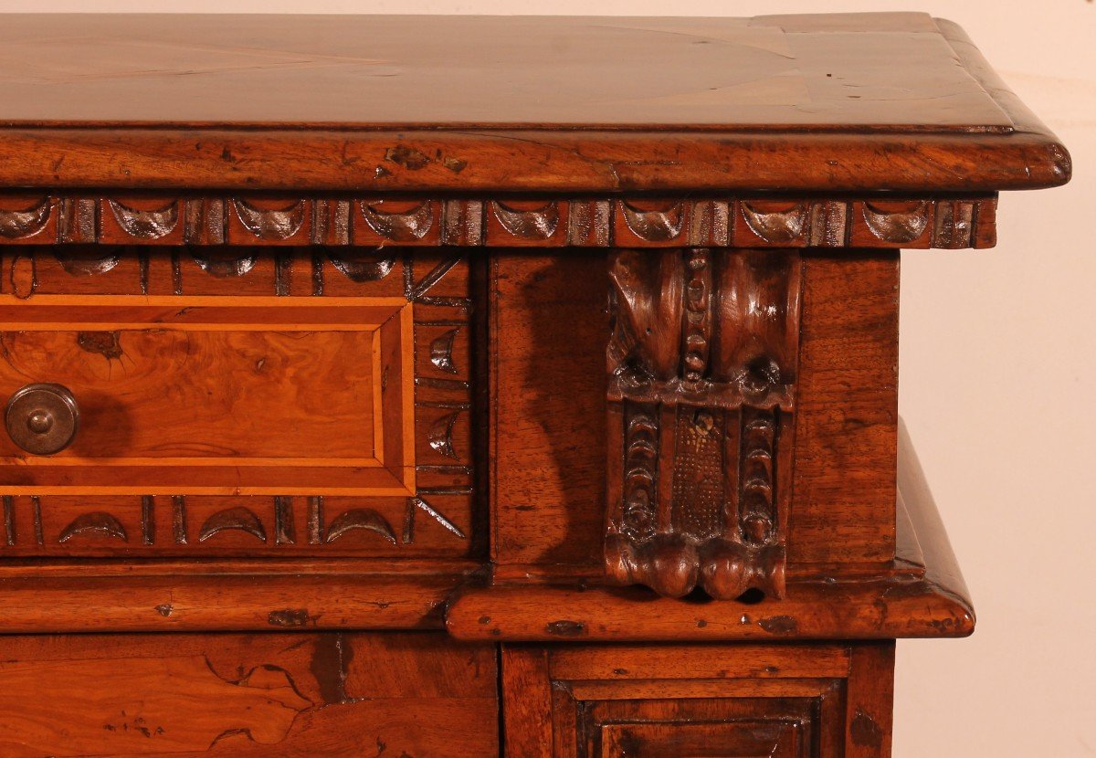 An Italian Walnut Oratory 17th Century-photo-4