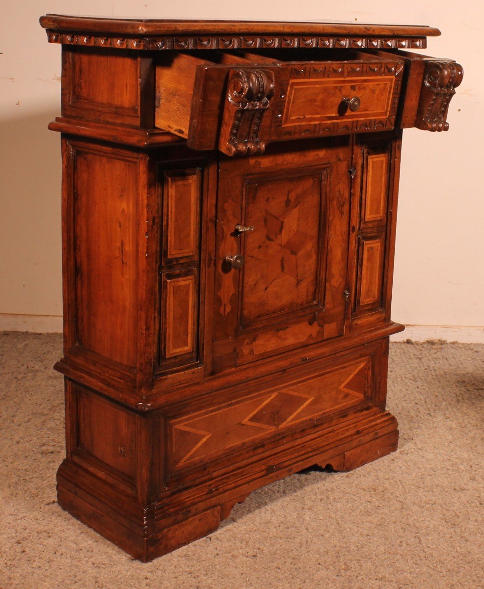 An Italian Walnut Oratory 17th Century-photo-3