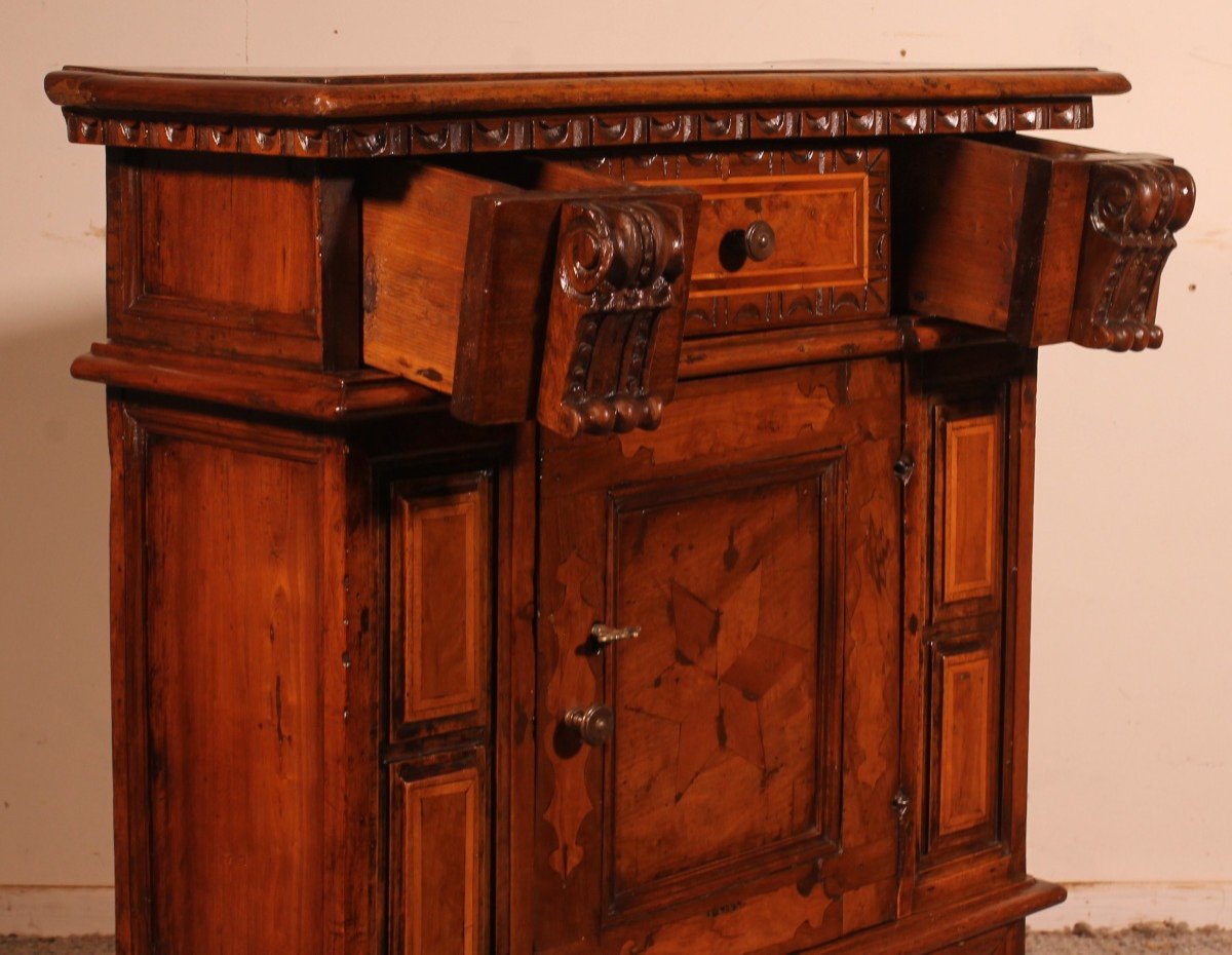 An Italian Walnut Oratory 17th Century-photo-4