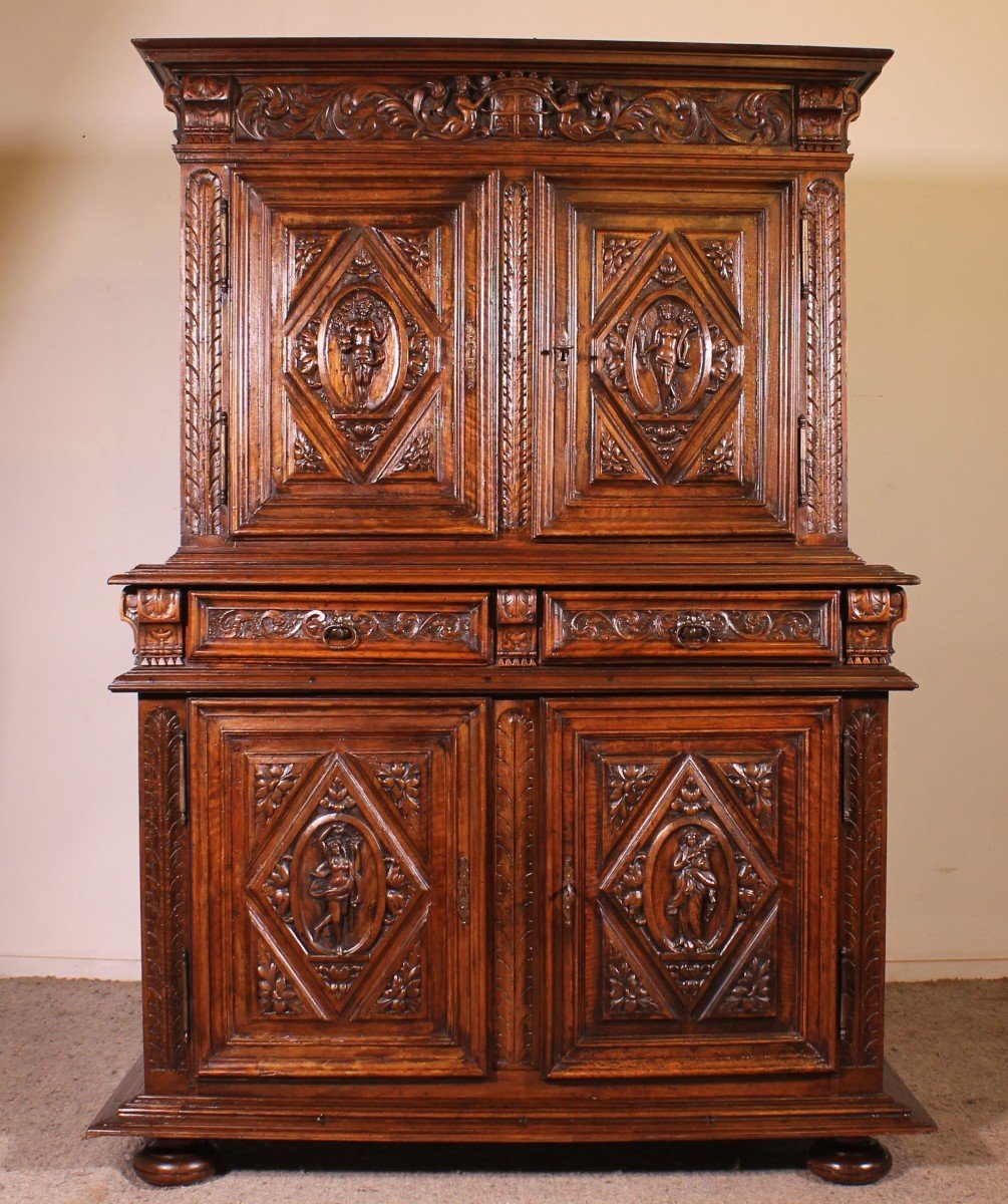 Buffet Renaissance Représentant Les 4 Saisons Circa 1580 - France