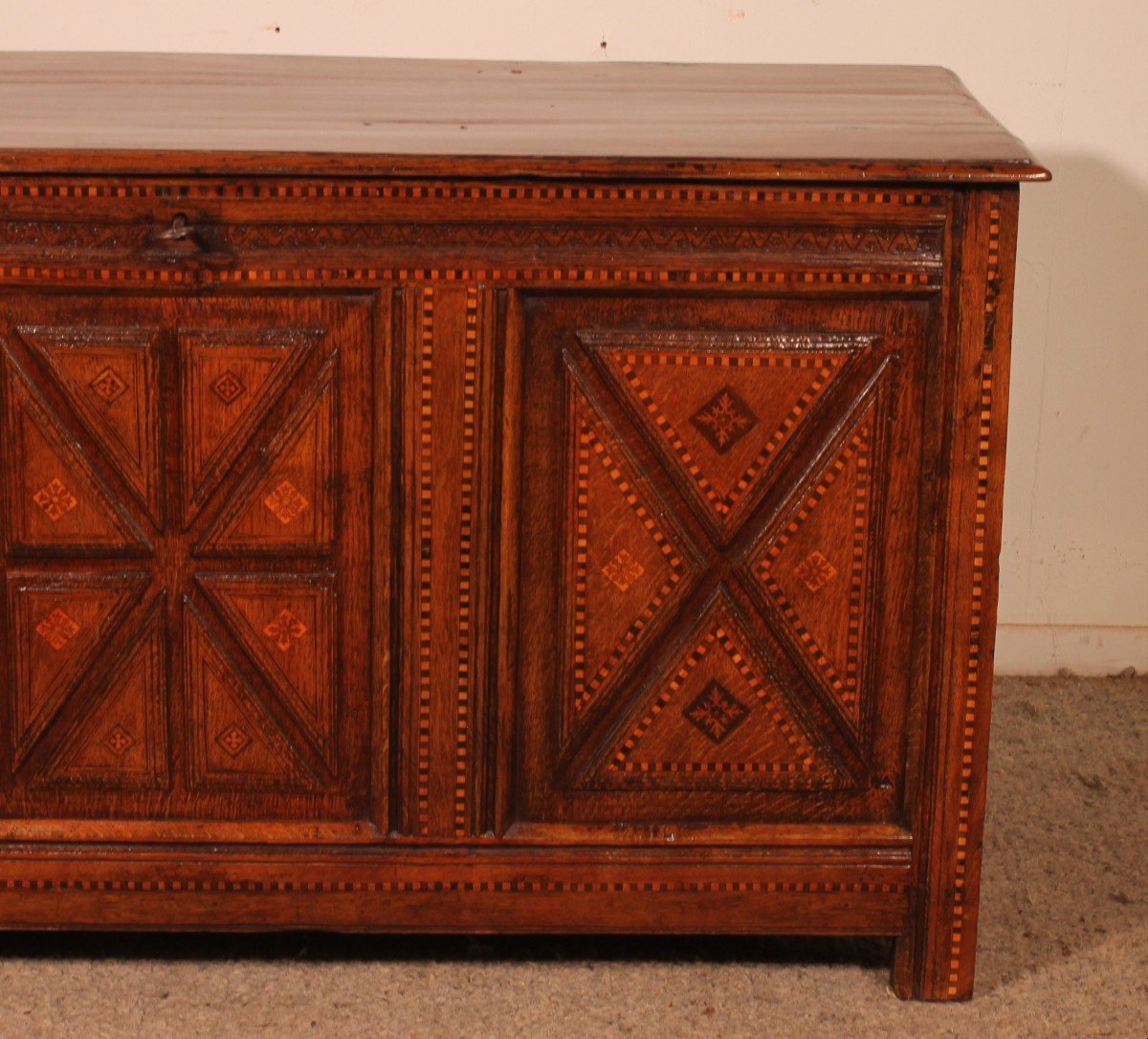 Oak Panneled  Chest With Inlays - 17th Century-photo-3