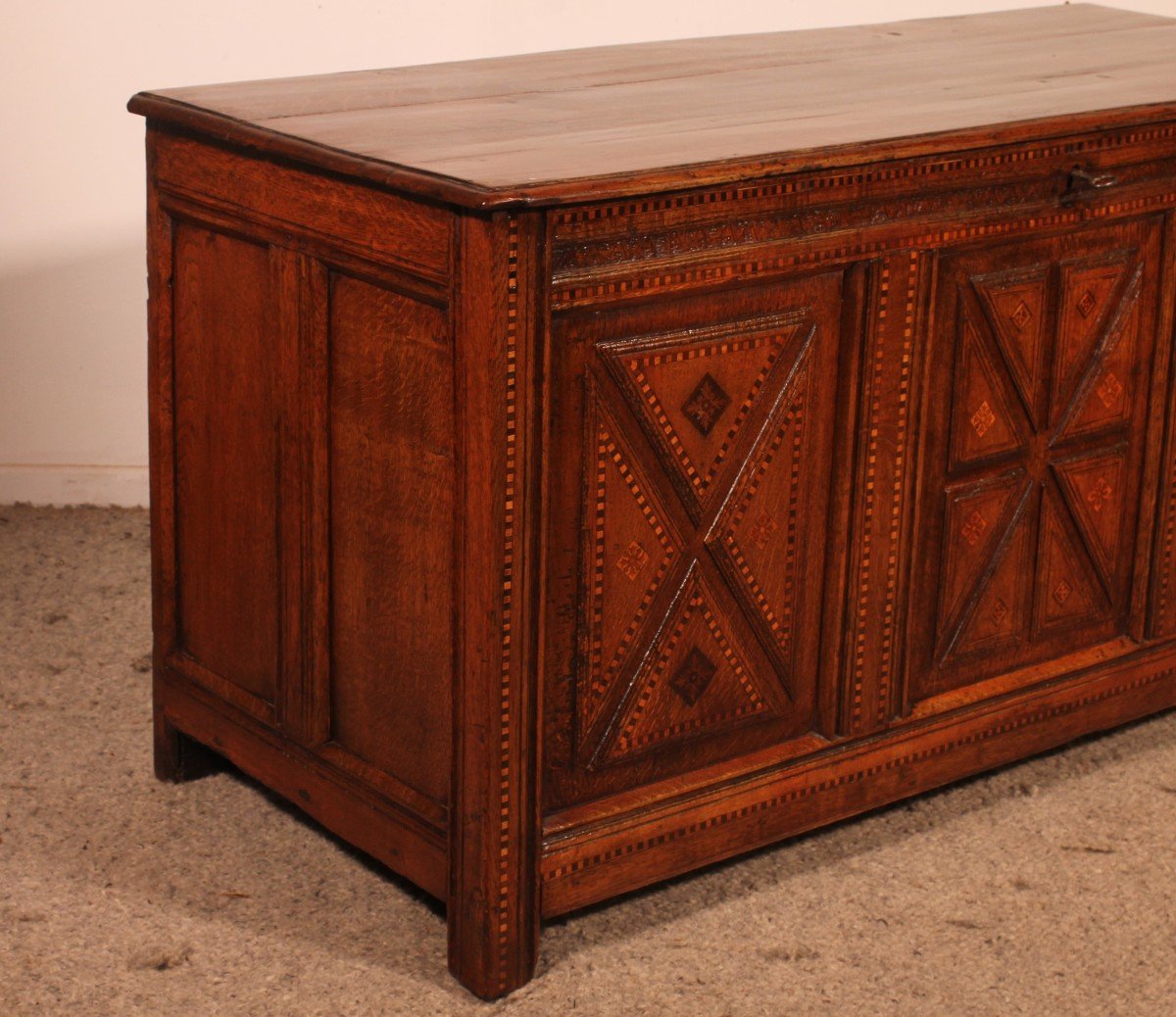 Oak Panneled  Chest With Inlays - 17th Century-photo-1