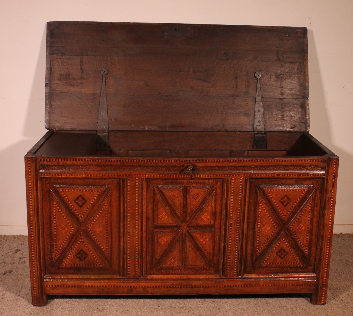 Oak Panneled  Chest With Inlays - 17th Century-photo-6