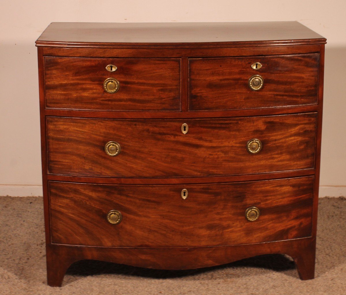 Petite Commode Bombée En Acajou Circa 1800