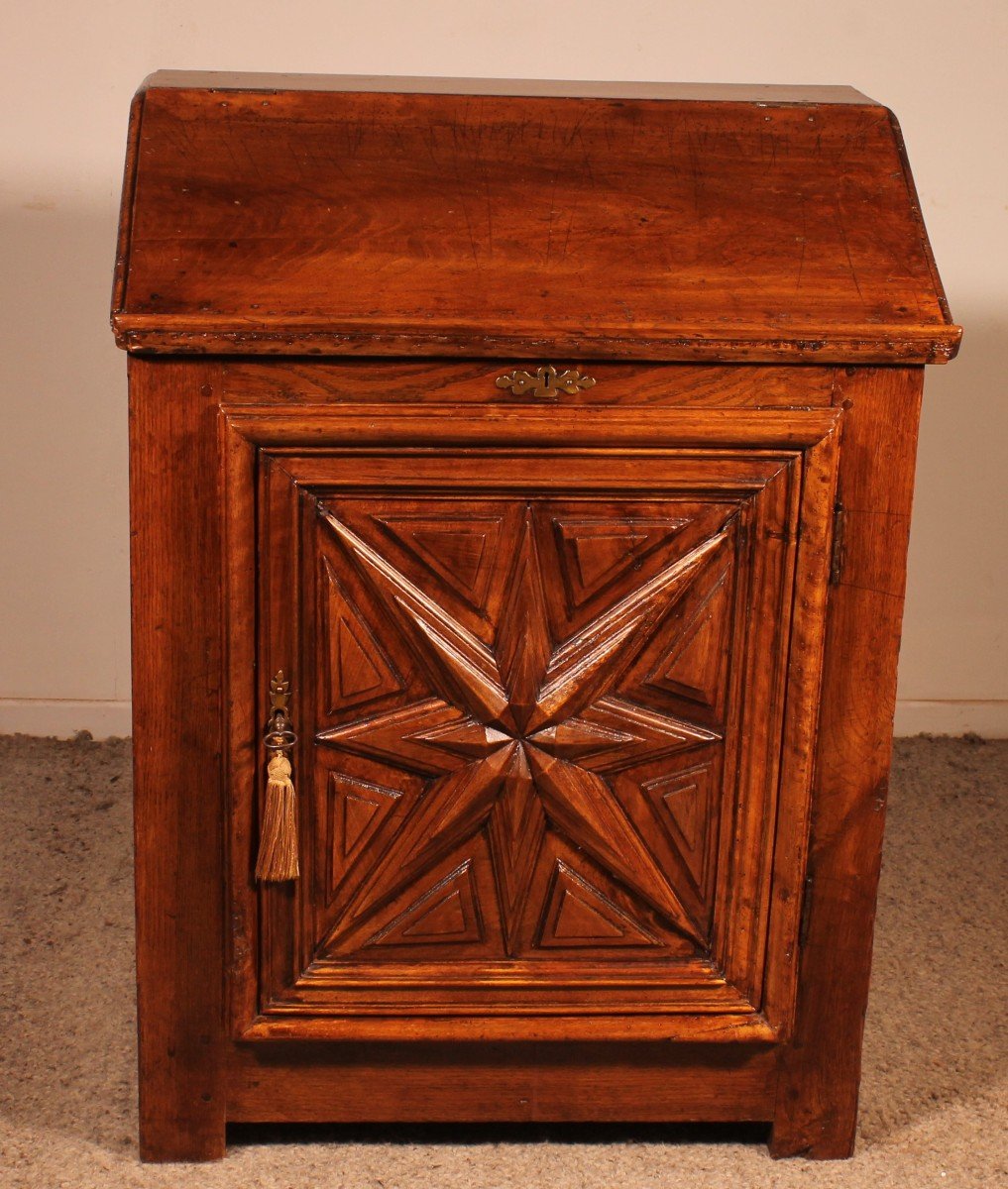 Louis III Oratory In Walnut - 17th Century