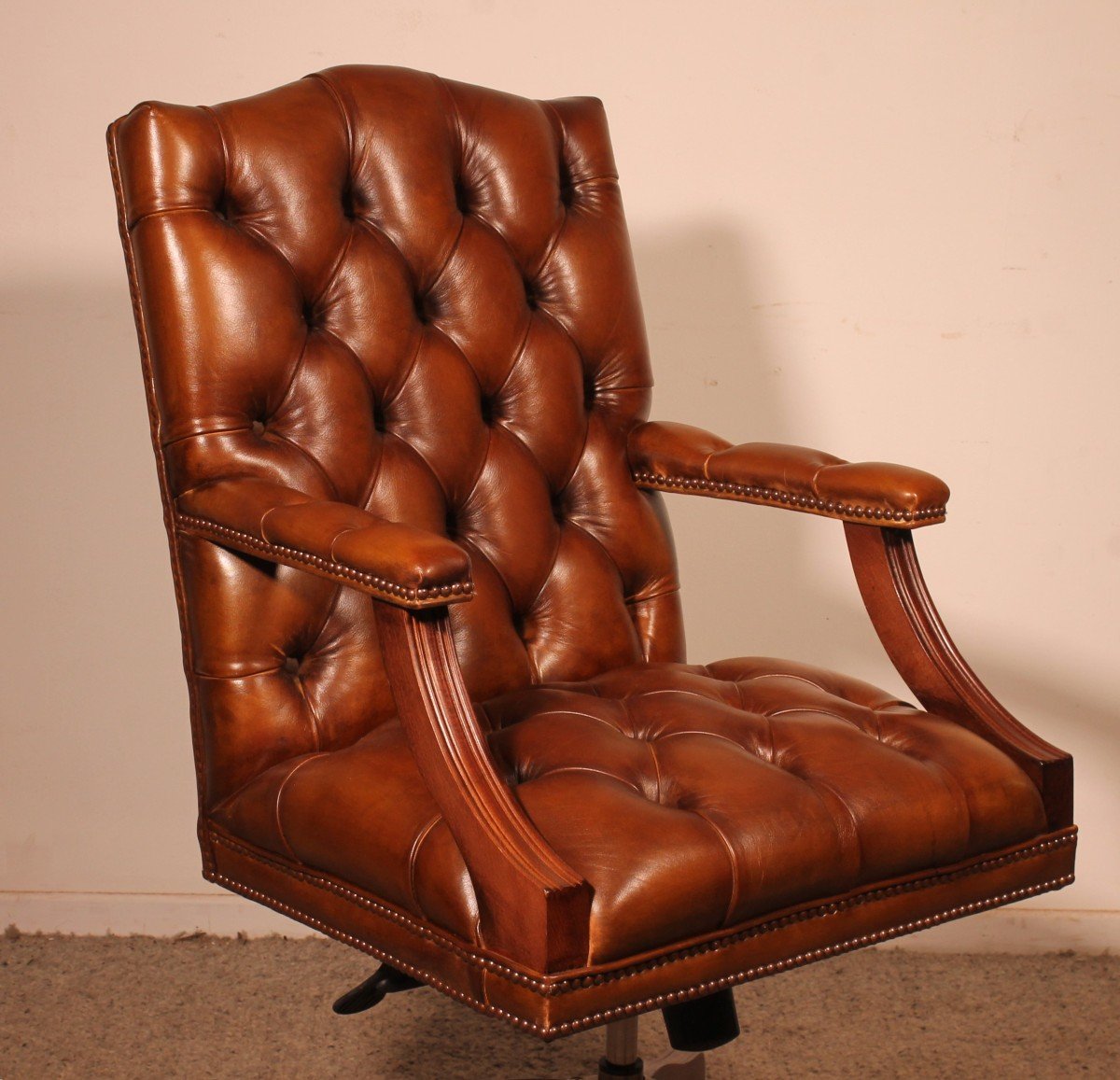 Chesterfield Office Chair In Leather And Mahogany-photo-2