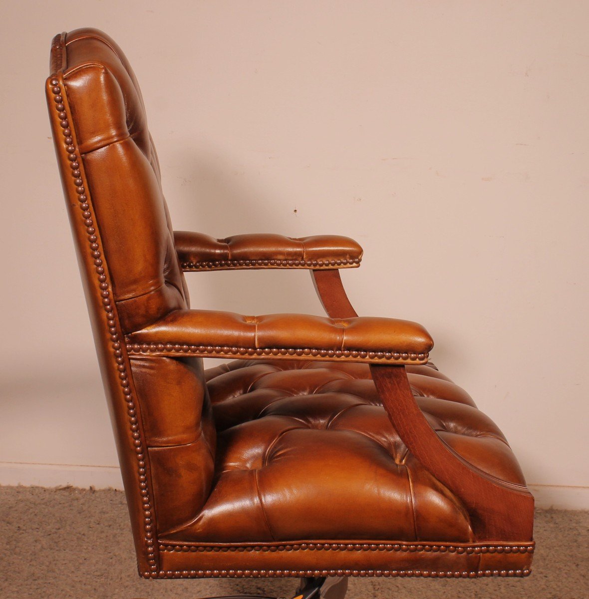 Chesterfield Office Chair In Leather And Mahogany-photo-3