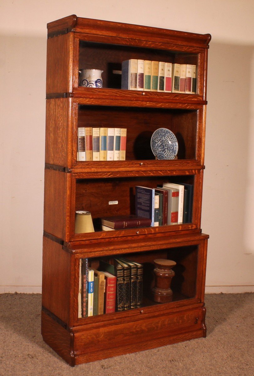 Stacking Bookcase In Oak Of 4 Elements With An Advanced Lower Element Globe