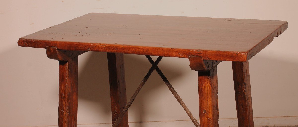 Small Spanish Walnut Table - 17th Century-photo-3