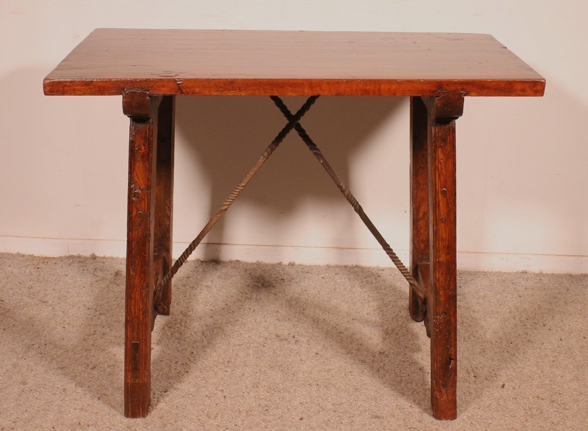 Small Spanish Walnut Table - 17th Century-photo-2