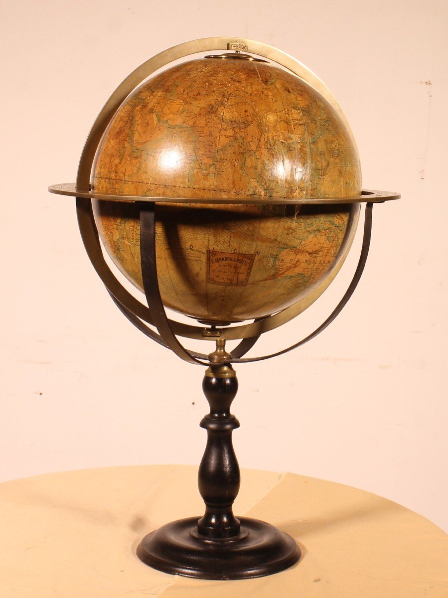 Globe Terrestre Par E. Girard Et Boite Paris- 19° Siècle