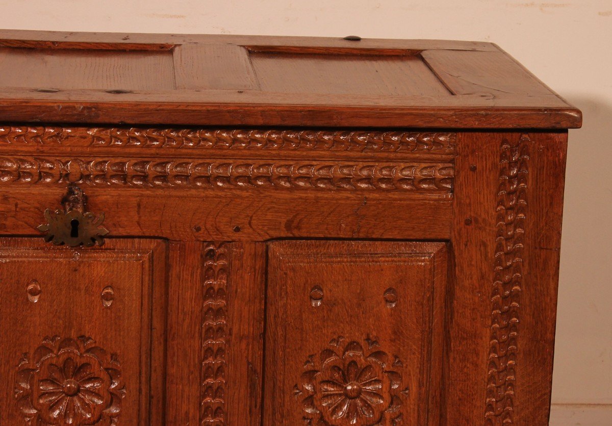 Renaissance Oak Chest - 17th Century-photo-2