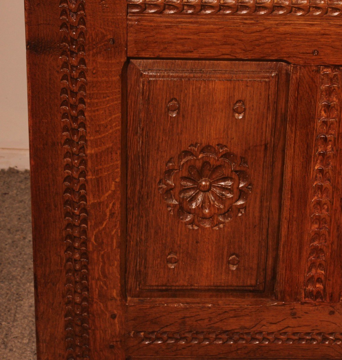 Renaissance Oak Chest - 17th Century-photo-4