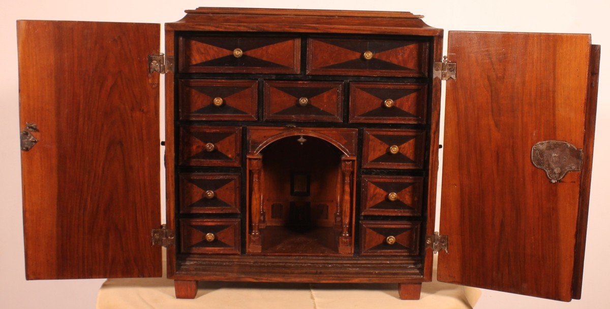 Cabinet De Voyage En Noyer Louis XIV - 18° Siècle