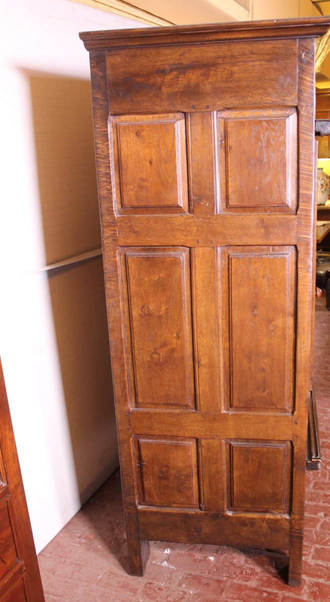 17 ° Century  Breton Wardrobe Or Cupboard  In Oak Turning In Boxwood-photo-5