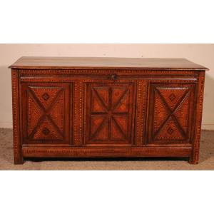 Oak Panneled  Chest With Inlays - 17th Century