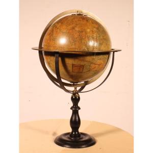 Globe Terrestre Par E. Girard Et Boite Paris- 19° Siècle